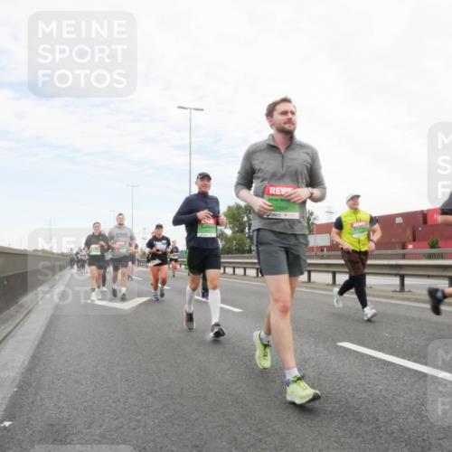 03.10.2025 - Köhlbrandbrückenlauf Matties Gatica Varas http://msf.ph/oto/9173267 03.10.2025 15:25:19 Position 3 7164 meine-sportfotos.de