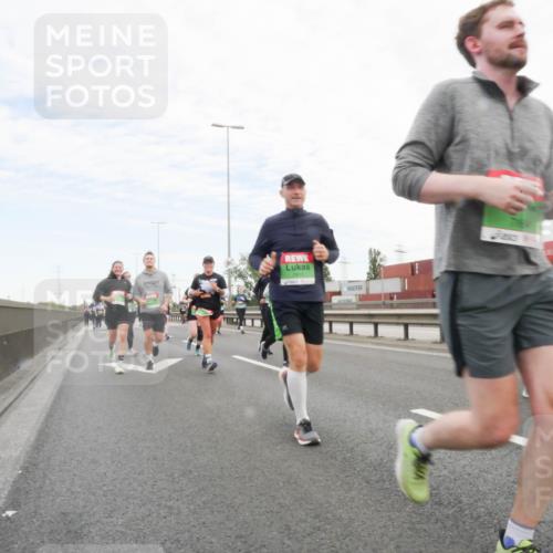 03.10.2025 - Köhlbrandbrückenlauf Matties Gatica Varas http://msf.ph/oto/9173268 03.10.2025 15:25:19 Position 3  meine-sportfotos.de