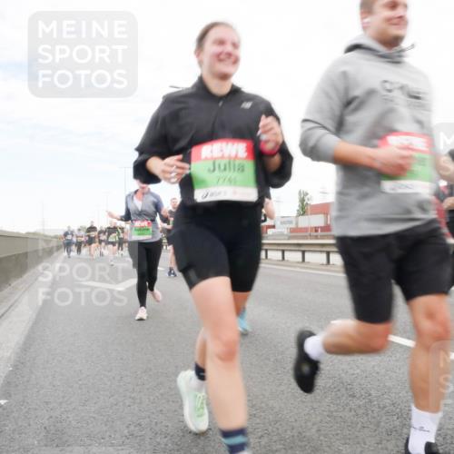 03.10.2025 - Köhlbrandbrückenlauf Matties Gatica Varas http://msf.ph/oto/9173273 03.10.2025 15:25:22 Position 3 77 meine-sportfotos.de