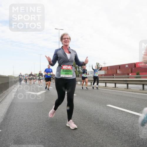 03.10.2025 - Köhlbrandbrückenlauf Matties Gatica Varas http://msf.ph/oto/9173275 03.10.2025 15:25:23 Position 3 9026 meine-sportfotos.de