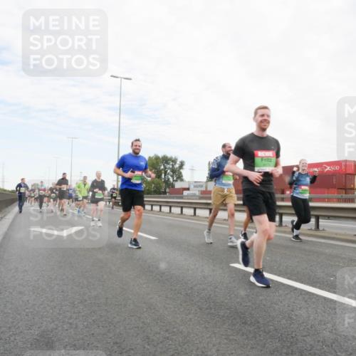03.10.2025 - Köhlbrandbrückenlauf Matties Gatica Varas http://msf.ph/oto/9173278 03.10.2025 15:25:24 Position 3  meine-sportfotos.de