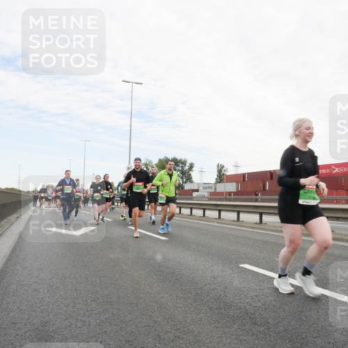 03.10.2025 - Köhlbrandbrückenlauf Matties Gatica Varas http://msf.ph/oto/9173284 03.10.2025 15:25:27 Position 3  meine-sportfotos.de
