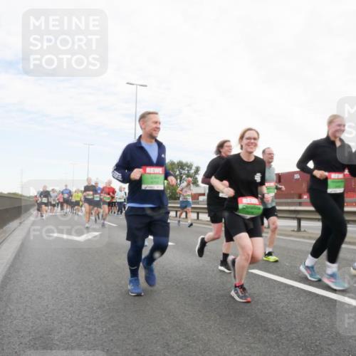 03.10.2025 - Köhlbrandbrückenlauf Matties Gatica Varas http://msf.ph/oto/9173290 03.10.2025 15:25:30 Position 3 9732 meine-sportfotos.de