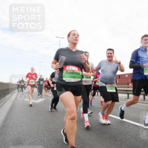 03.10.2025 - Köhlbrandbrückenlauf Matties Gatica Varas http://msf.ph/oto/9173310 03.10.2025 15:25:40 Position 3 9094 meine-sportfotos.de