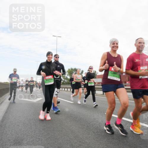 03.10.2025 - Köhlbrandbrückenlauf Matties Gatica Varas http://msf.ph/oto/9173321 03.10.2025 15:25:45 Position 3 9393, 8444, 8344 meine-sportfotos.de