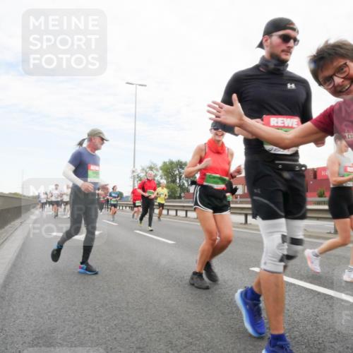 03.10.2025 - Köhlbrandbrückenlauf Matties Gatica Varas http://msf.ph/oto/9173324 03.10.2025 15:25:46 Position 3 8344 meine-sportfotos.de