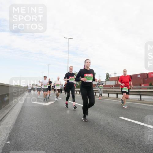 03.10.2025 - Köhlbrandbrückenlauf Matties Gatica Varas http://msf.ph/oto/9173330 03.10.2025 15:25:49 Position 3  meine-sportfotos.de