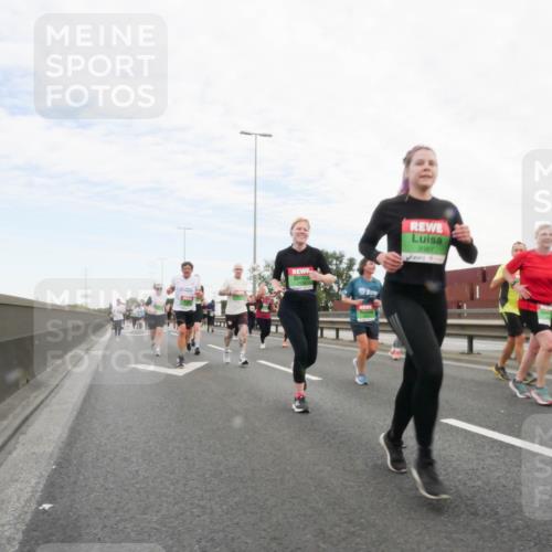 03.10.2025 - Köhlbrandbrückenlauf Matties Gatica Varas http://msf.ph/oto/9173331 03.10.2025 15:25:50 Position 3 9387 meine-sportfotos.de