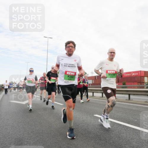 03.10.2025 - Köhlbrandbrückenlauf Matties Gatica Varas http://msf.ph/oto/9173336 03.10.2025 15:25:52 Position 3 8280, 8272 meine-sportfotos.de