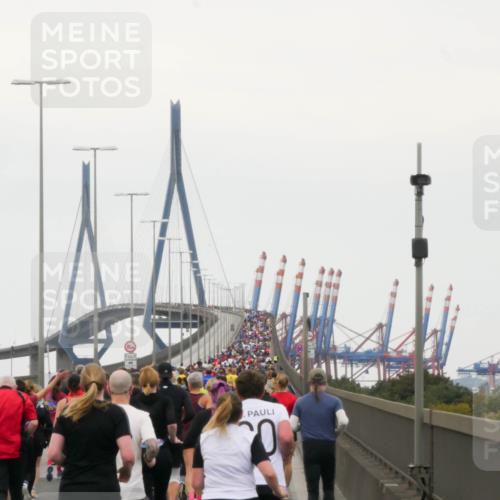 03.10.2025 - Köhlbrandbrückenlauf Matties Gatica Varas http://msf.ph/oto/9173341 03.10.2025 15:26:02 Position 3 121 meine-sportfotos.de