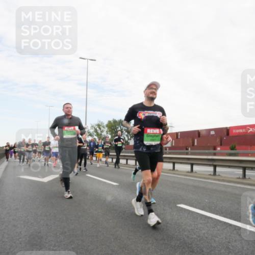 03.10.2025 - Köhlbrandbrückenlauf Matties Gatica Varas http://msf.ph/oto/9173361 03.10.2025 15:26:21 Position 3  meine-sportfotos.de