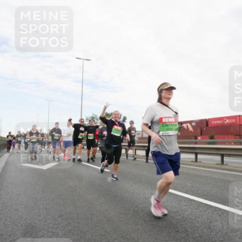 03.10.2025 - Köhlbrandbrückenlauf Matties Gatica Varas http://msf.ph/oto/9173365 03.10.2025 15:26:23 Position 3 8098 meine-sportfotos.de
