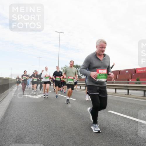 03.10.2025 - Köhlbrandbrückenlauf Matties Gatica Varas http://msf.ph/oto/9173375 03.10.2025 15:26:28 Position 3  meine-sportfotos.de