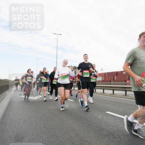 03.10.2025 - Köhlbrandbrückenlauf Matties Gatica Varas http://msf.ph/oto/9173378 03.10.2025 15:26:29 Position 3  meine-sportfotos.de