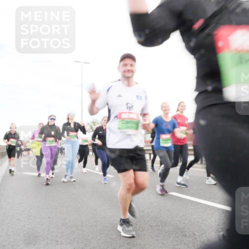 03.10.2025 - Köhlbrandbrückenlauf Matties Gatica Varas http://msf.ph/oto/9173386 03.10.2025 15:26:34 Position 3  meine-sportfotos.de