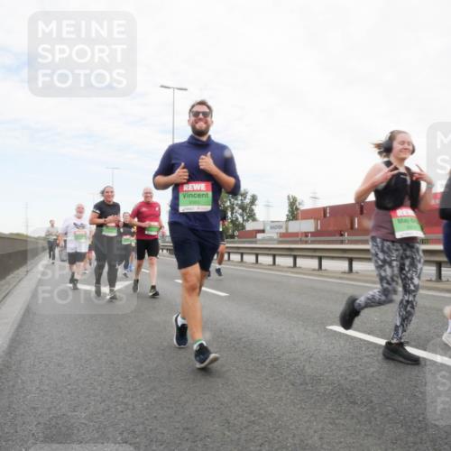 03.10.2025 - Köhlbrandbrückenlauf Matties Gatica Varas http://msf.ph/oto/9173408 03.10.2025 15:26:44 Position 3 9360 meine-sportfotos.de
