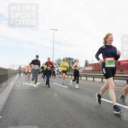 03.10.2025 - Köhlbrandbrückenlauf Matties Gatica Varas http://msf.ph/oto/9173433 03.10.2025 15:26:56 Position 3 8534, 2513 meine-sportfotos.de