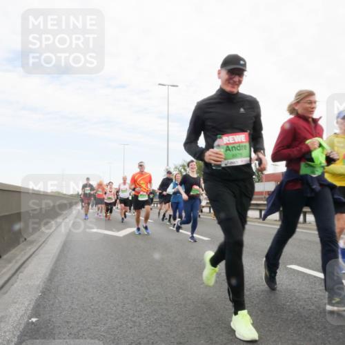 03.10.2025 - Köhlbrandbrückenlauf Matties Gatica Varas http://msf.ph/oto/9173437 03.10.2025 15:26:58 Position 3 8876 meine-sportfotos.de
