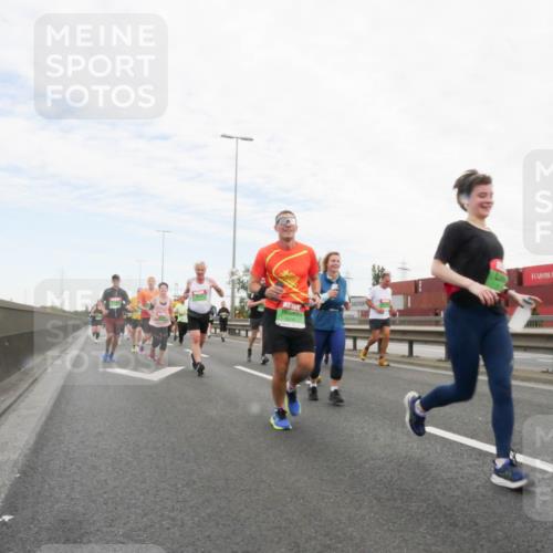 03.10.2025 - Köhlbrandbrückenlauf Matties Gatica Varas http://msf.ph/oto/9173440 03.10.2025 15:27:00 Position 3  meine-sportfotos.de