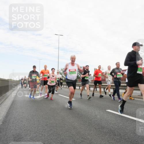 03.10.2025 - Köhlbrandbrückenlauf Matties Gatica Varas http://msf.ph/oto/9173443 03.10.2025 15:27:01 Position 3  meine-sportfotos.de