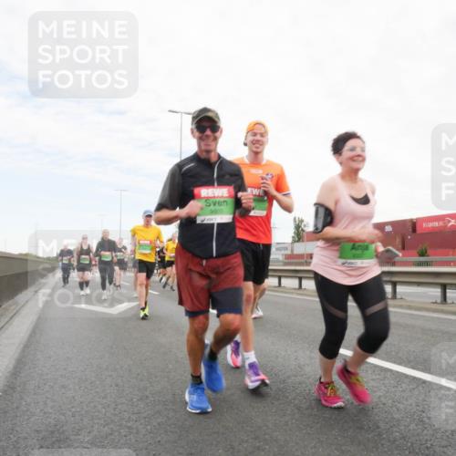 03.10.2025 - Köhlbrandbrückenlauf Matties Gatica Varas http://msf.ph/oto/9173447 03.10.2025 15:27:03 Position 3 9003 meine-sportfotos.de