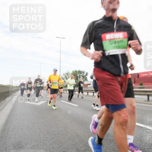 03.10.2025 - Köhlbrandbrückenlauf Matties Gatica Varas http://msf.ph/oto/9173448 03.10.2025 15:27:04 Position 3  meine-sportfotos.de
