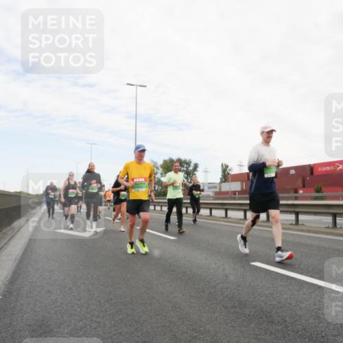 03.10.2025 - Köhlbrandbrückenlauf Matties Gatica Varas http://msf.ph/oto/9173449 03.10.2025 15:27:04 Position 3  meine-sportfotos.de
