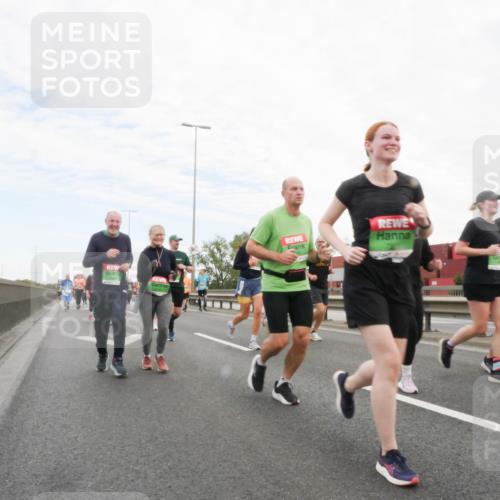 03.10.2025 - Köhlbrandbrückenlauf Matties Gatica Varas http://msf.ph/oto/9173458 03.10.2025 15:27:08 Position 3  meine-sportfotos.de