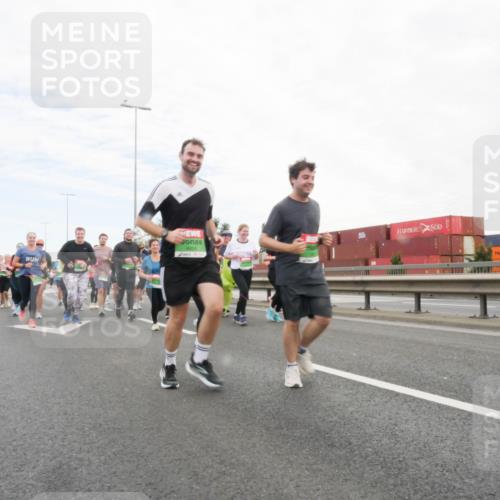 03.10.2025 - Köhlbrandbrückenlauf Matties Gatica Varas http://msf.ph/oto/9173500 03.10.2025 15:27:29 Position 3  meine-sportfotos.de
