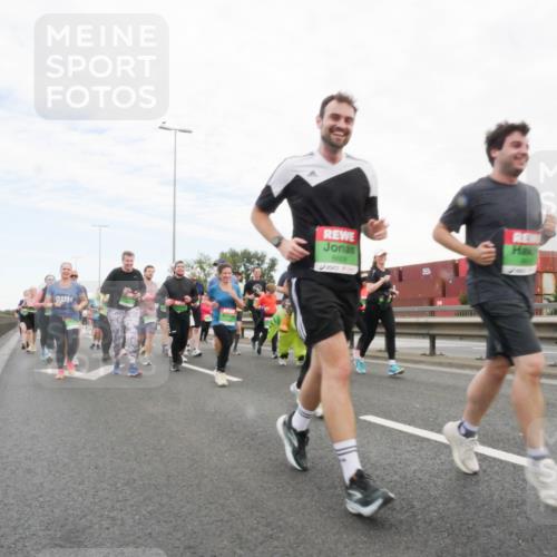 03.10.2025 - Köhlbrandbrückenlauf Matties Gatica Varas http://msf.ph/oto/9173501 03.10.2025 15:27:29 Position 3 8808 meine-sportfotos.de