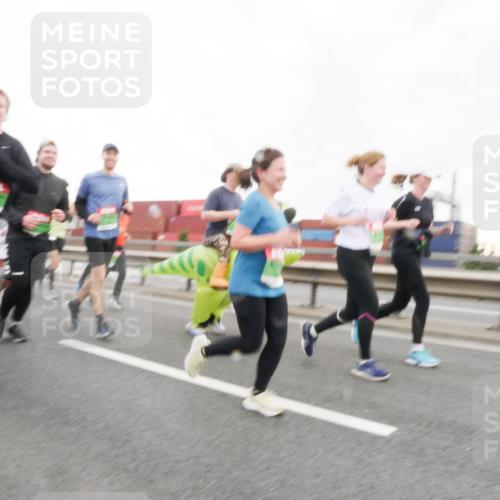 03.10.2025 - Köhlbrandbrückenlauf Matties Gatica Varas http://msf.ph/oto/9173505 03.10.2025 15:27:31 Position 3  meine-sportfotos.de