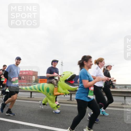 03.10.2025 - Köhlbrandbrückenlauf Matties Gatica Varas http://msf.ph/oto/9173506 03.10.2025 15:27:31 Position 3  meine-sportfotos.de