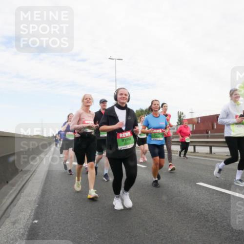 03.10.2025 - Köhlbrandbrückenlauf Matties Gatica Varas http://msf.ph/oto/9173511 03.10.2025 15:27:34 Position 3 8243 meine-sportfotos.de