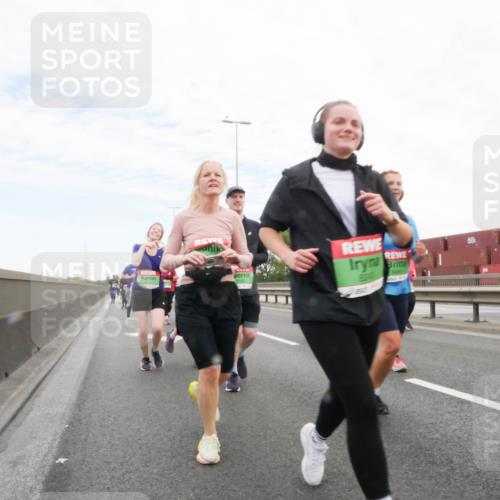 03.10.2025 - Köhlbrandbrückenlauf Matties Gatica Varas http://msf.ph/oto/9173512 03.10.2025 15:27:34 Position 3  meine-sportfotos.de