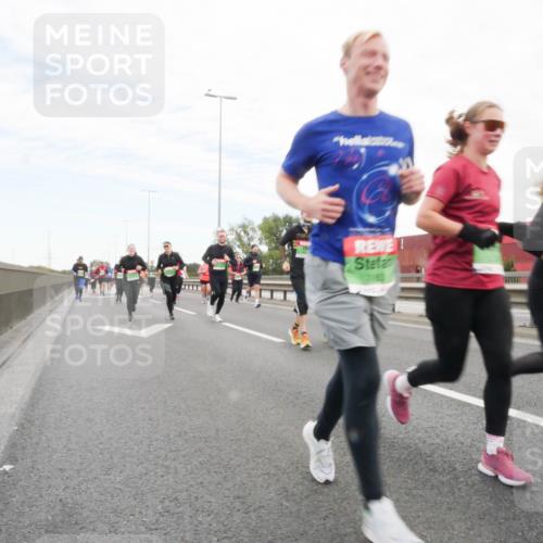 03.10.2025 - Köhlbrandbrückenlauf Matties Gatica Varas http://msf.ph/oto/9173520 03.10.2025 15:27:38 Position 3 7122 meine-sportfotos.de