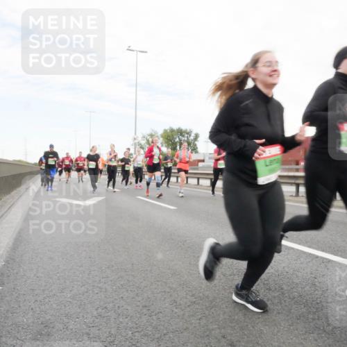 03.10.2025 - Köhlbrandbrückenlauf Matties Gatica Varas http://msf.ph/oto/9173527 03.10.2025 15:27:41 Position 3  meine-sportfotos.de