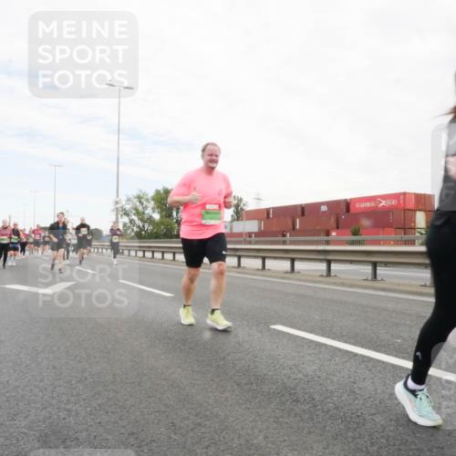 03.10.2025 - Köhlbrandbrückenlauf Matties Gatica Varas http://msf.ph/oto/9173570 03.10.2025 15:28:03 Position 3  meine-sportfotos.de