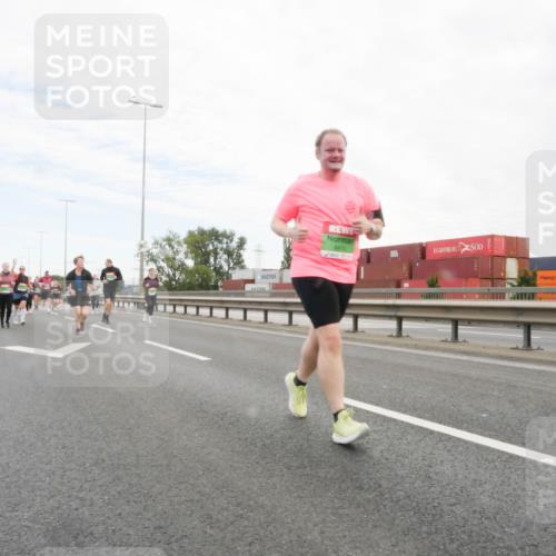 03.10.2025 - Köhlbrandbrückenlauf Matties Gatica Varas http://msf.ph/oto/9173571 03.10.2025 15:28:03 Position 3  meine-sportfotos.de