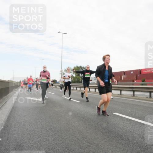 03.10.2025 - Köhlbrandbrückenlauf Matties Gatica Varas http://msf.ph/oto/9173578 03.10.2025 15:28:07 Position 3  meine-sportfotos.de