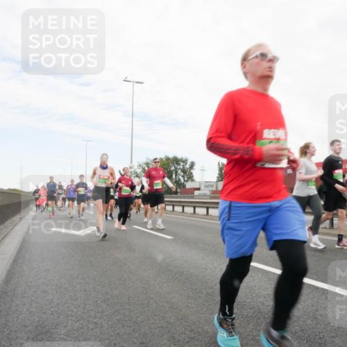03.10.2025 - Köhlbrandbrückenlauf Matties Gatica Varas http://msf.ph/oto/9173588 03.10.2025 15:28:11 Position 3  meine-sportfotos.de