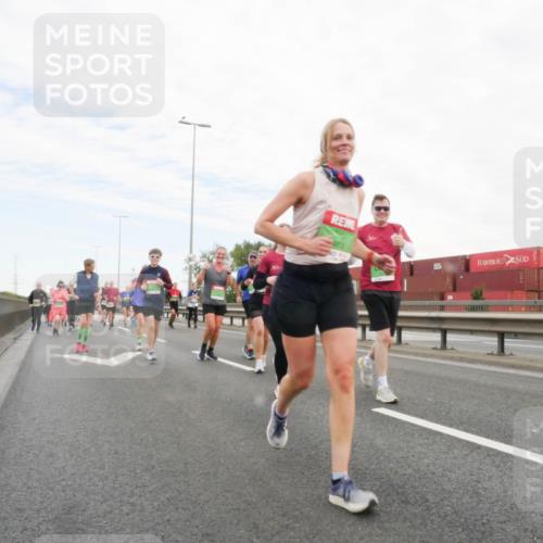 03.10.2025 - Köhlbrandbrückenlauf Matties Gatica Varas http://msf.ph/oto/9173592 03.10.2025 15:28:13 Position 3  meine-sportfotos.de