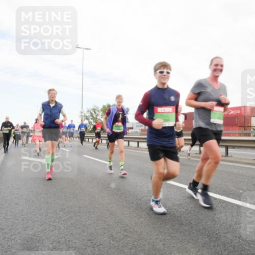 03.10.2025 - Köhlbrandbrückenlauf Matties Gatica Varas http://msf.ph/oto/9173597 03.10.2025 15:28:16 Position 3  meine-sportfotos.de