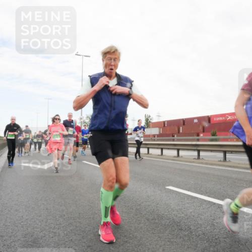 03.10.2025 - Köhlbrandbrückenlauf Matties Gatica Varas http://msf.ph/oto/9173600 03.10.2025 15:28:17 Position 3  meine-sportfotos.de