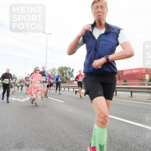 03.10.2025 - Köhlbrandbrückenlauf Matties Gatica Varas http://msf.ph/oto/9173601 03.10.2025 15:28:18 Position 3  meine-sportfotos.de