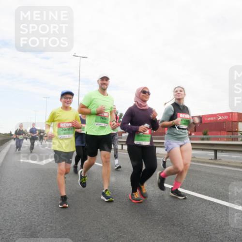 03.10.2025 - Köhlbrandbrückenlauf Matties Gatica Varas http://msf.ph/oto/9173614 03.10.2025 15:28:24 Position 3 8730, 8729 meine-sportfotos.de