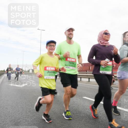 03.10.2025 - Köhlbrandbrückenlauf Matties Gatica Varas http://msf.ph/oto/9173615 03.10.2025 15:28:24 Position 3 8729, 8730, 84437 meine-sportfotos.de