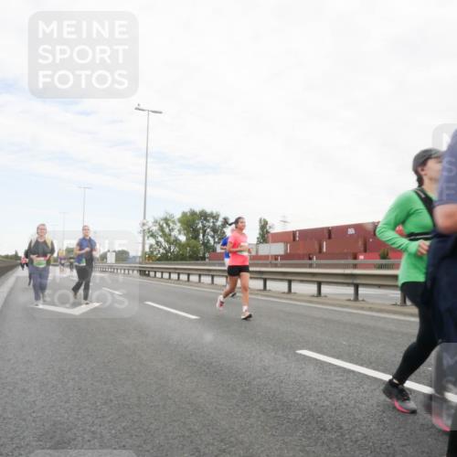 03.10.2025 - Köhlbrandbrückenlauf Matties Gatica Varas http://msf.ph/oto/9173618 03.10.2025 15:28:26 Position 3  meine-sportfotos.de