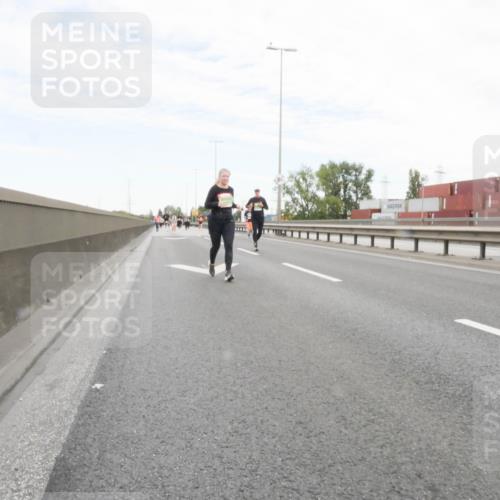03.10.2025 - Köhlbrandbrückenlauf Matties Gatica Varas http://msf.ph/oto/9173626 03.10.2025 15:28:30 Position 3  meine-sportfotos.de