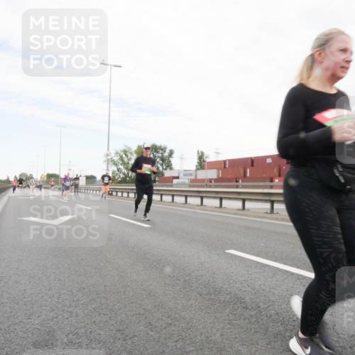 03.10.2025 - Köhlbrandbrückenlauf Matties Gatica Varas http://msf.ph/oto/9173631 03.10.2025 15:28:33 Position 3  meine-sportfotos.de