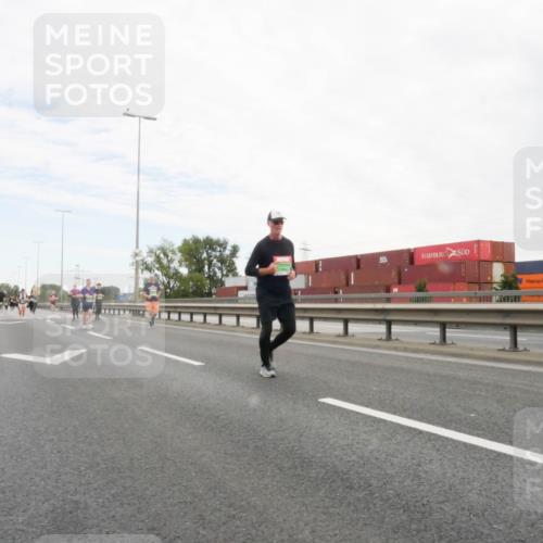 03.10.2025 - Köhlbrandbrückenlauf Matties Gatica Varas http://msf.ph/oto/9173632 03.10.2025 15:28:34 Position 3 158, 111, 1 meine-sportfotos.de